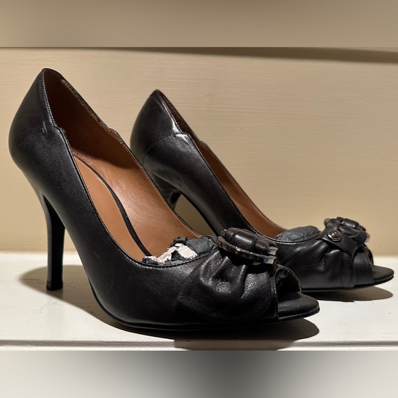 Guess Peep-Toe Leather Buckle Pumps Black 9